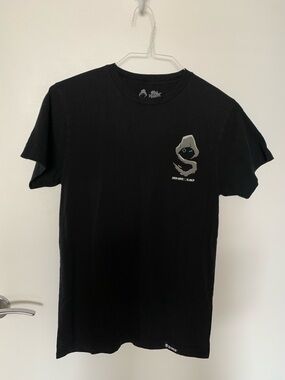 JINX Shroud graphic logo tee black crew neck cotton men's M